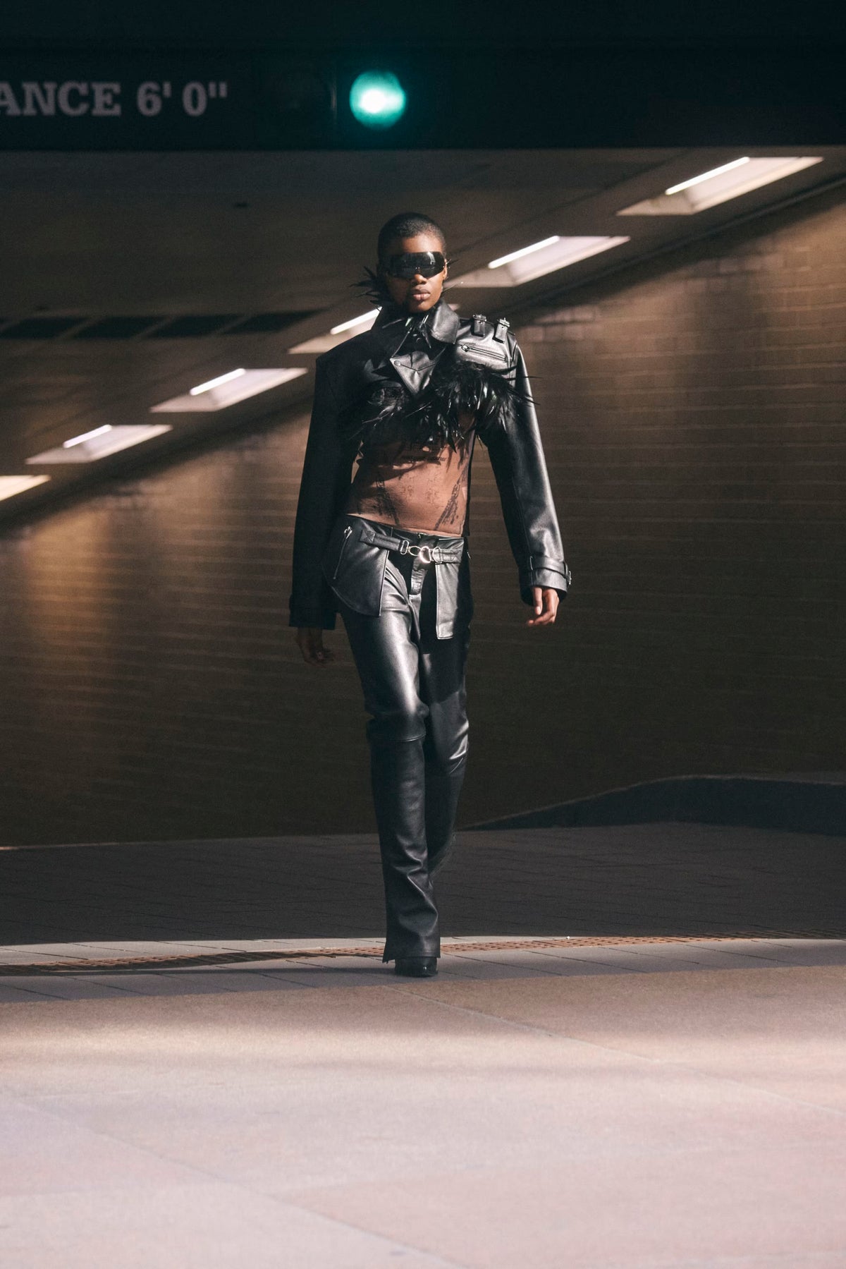 Jean-Paul Gaultier x Shayne Oliver - veste en cuir et plumes d’autruches