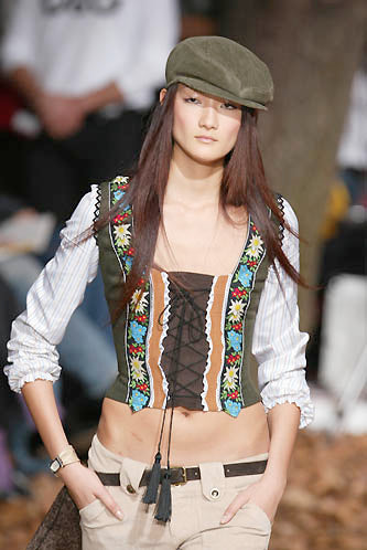 D&G FW2002 - corset brodé